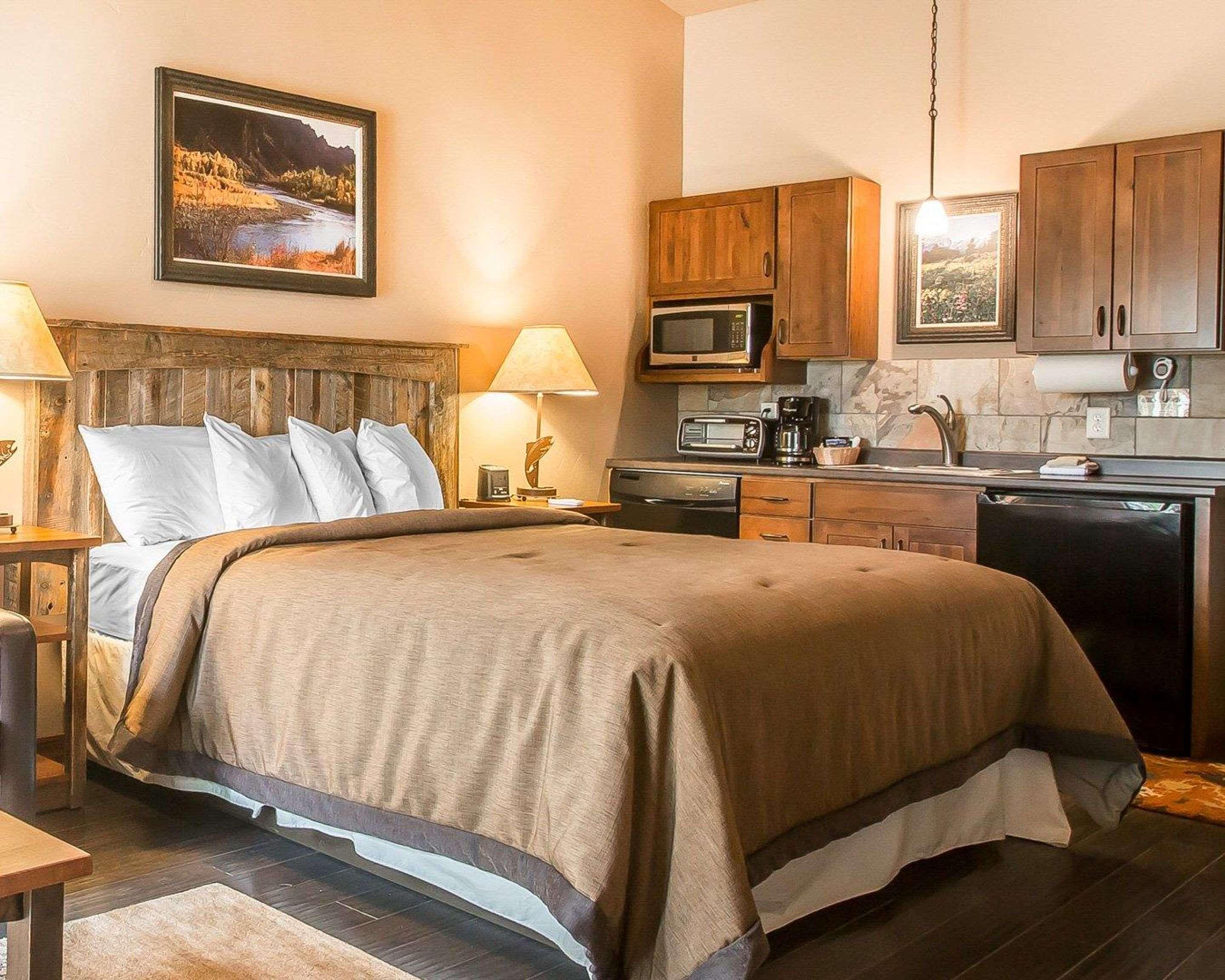 Yellowstone Valley Lodge, Ascend Hotel Collection Pray Экстерьер фото