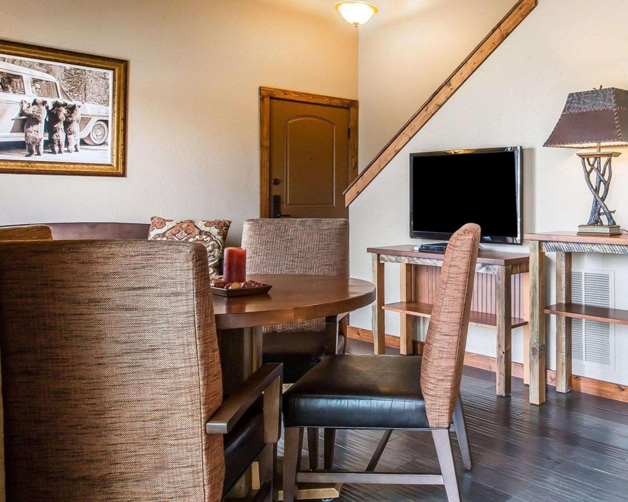Yellowstone Valley Lodge, Ascend Hotel Collection Pray Экстерьер фото