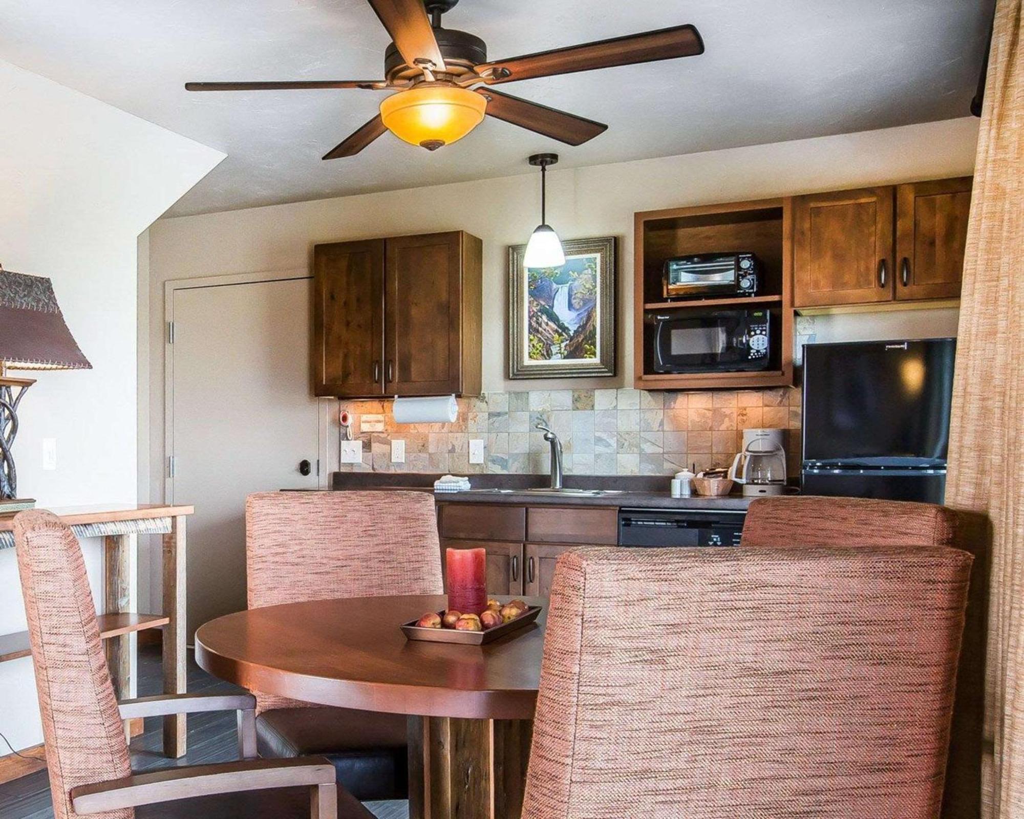 Yellowstone Valley Lodge, Ascend Hotel Collection Pray Экстерьер фото