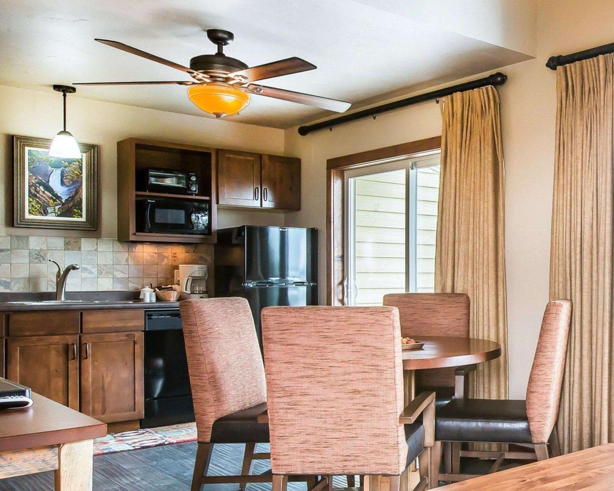 Yellowstone Valley Lodge, Ascend Hotel Collection Pray Экстерьер фото