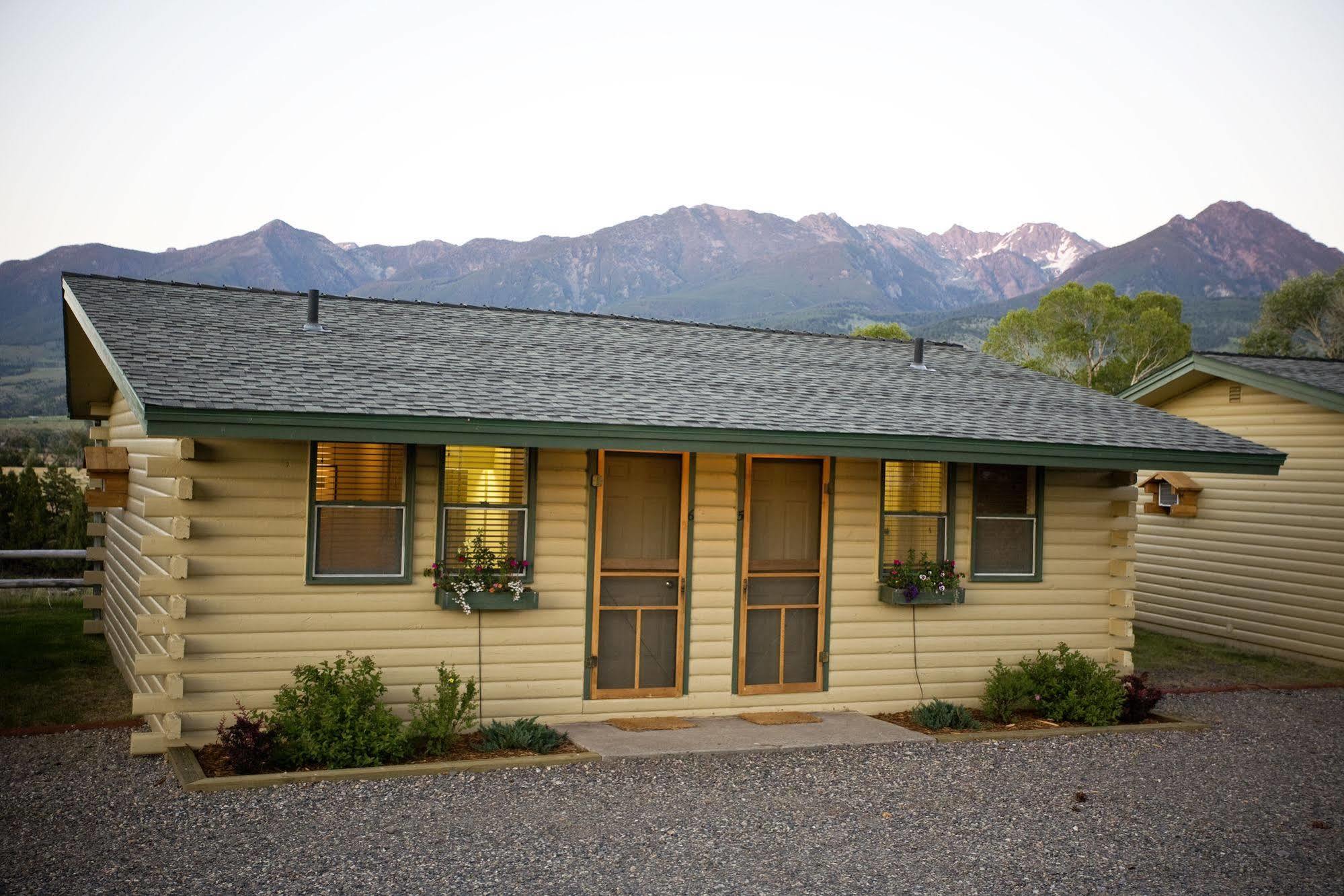 Yellowstone Valley Lodge, Ascend Hotel Collection Pray Экстерьер фото